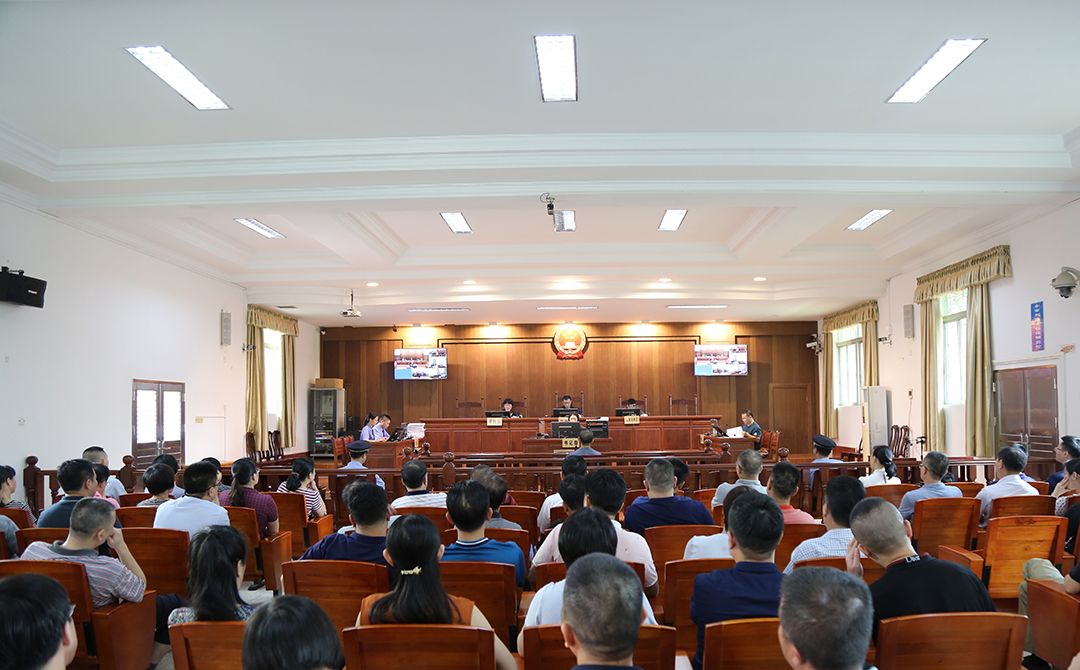 开展旁听案件庭审活动1.jpg